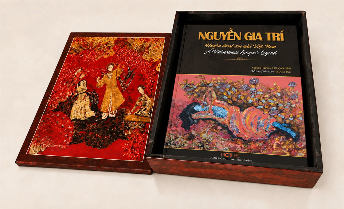 The Deluxe Edition box open, its lacquered lid lifted away to show the hardcover volume lying in the case